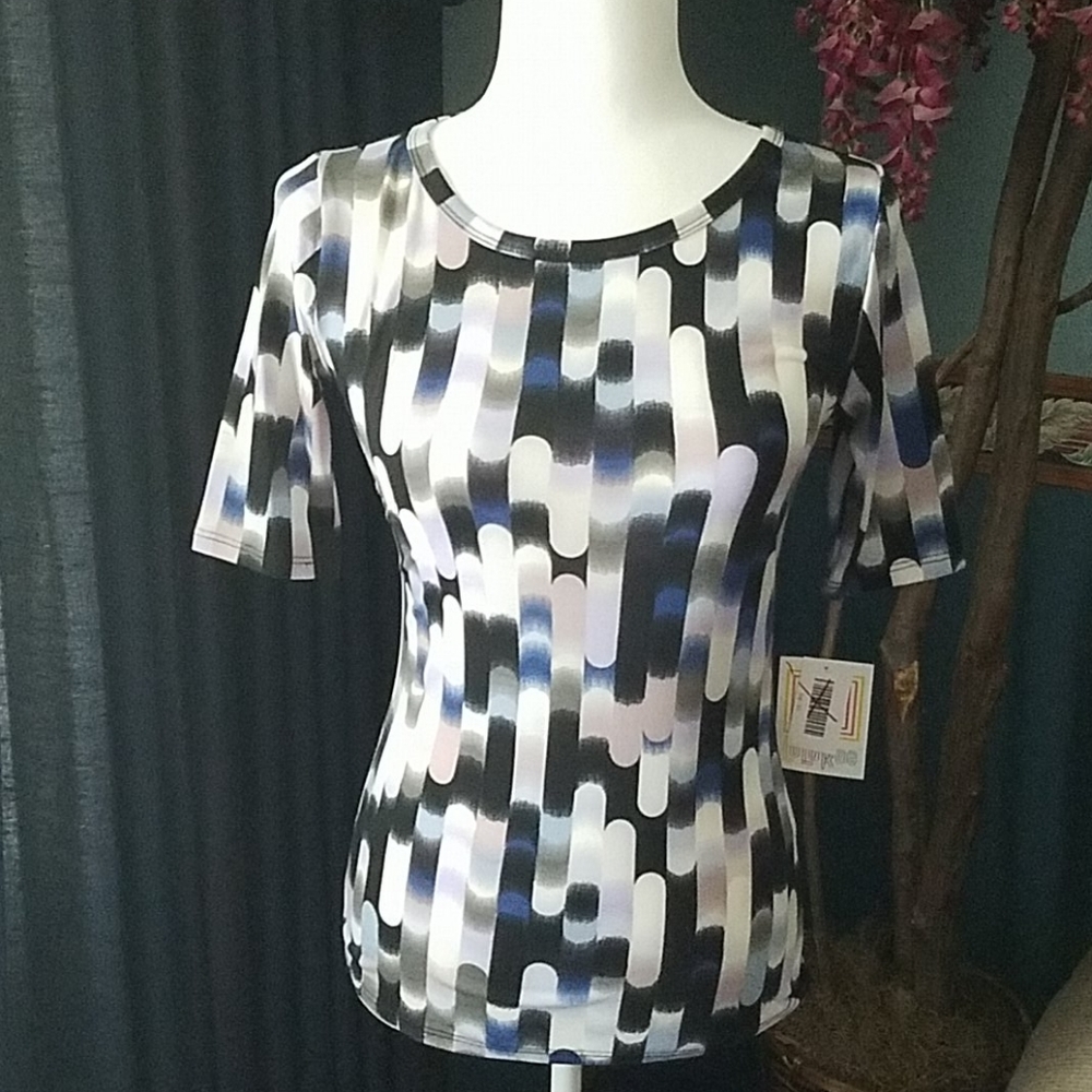 Gigi LuLaRoe NWT Patterned Top - XS